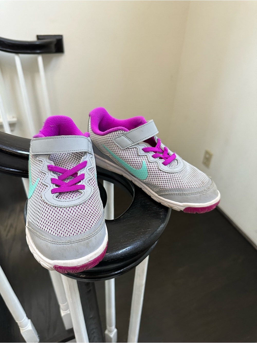 Girls Nike Sneakers Size 2.5